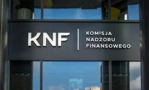 Zdjęcie do Publikacja edukacyjna &quot;Oszustwa z wykorzystaniem wizerunku Urzędu Komisji Nadzoru Finansowego &ndash; jak działają oszuści i jak się przed nimi chronić. Publikacja dla senior&oacute;w oraz ich opiekun&oacute;w&quot;