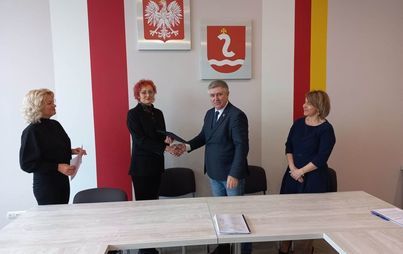 Zdjęcie do Umowa na budowę Punktu Selektywnego Zbierania Odpad&oacute;w Komunalnych podpisana!