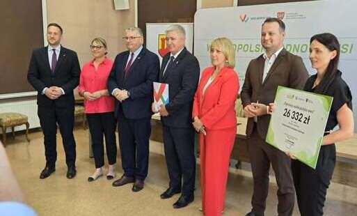 Zdjęcie do Umowa w ramach konkursu "Pięknieje Wielkopolska Wieś" na remont świetlicy wiejskiej w Upartowie podpisana